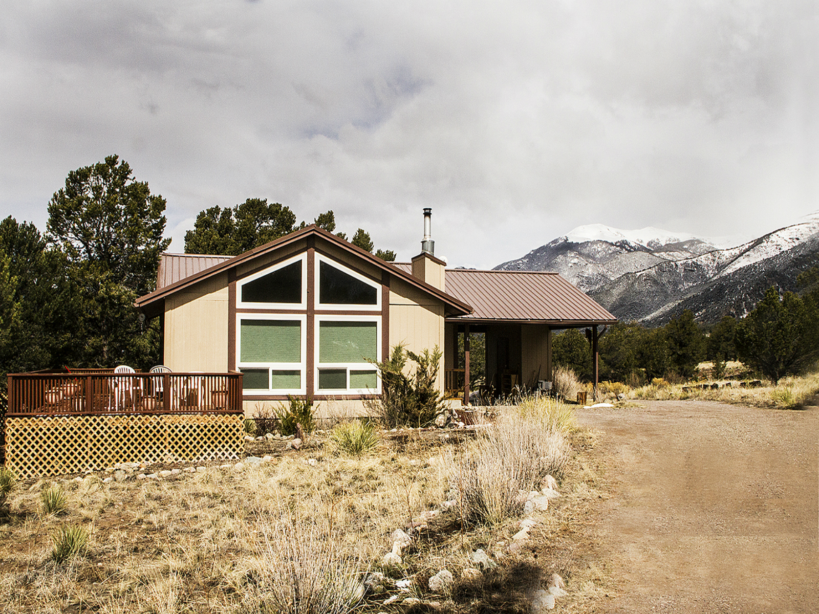 A dream home for Hikers and Climbers in Crestone CO