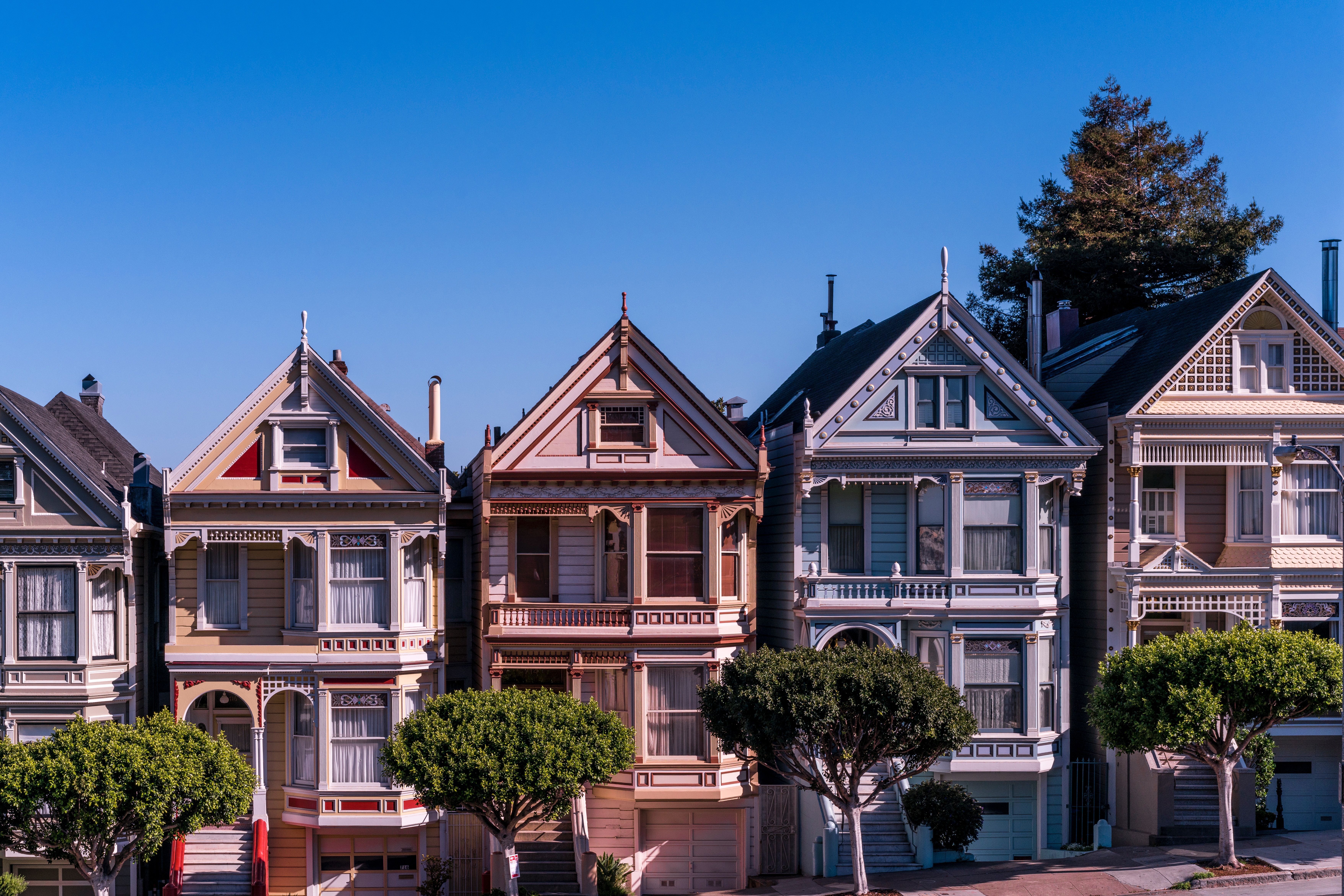 San francisco dom. Сан Франциско пригород. Сан Франциско пригород Беркли. Дом в Сан Франциско. Викторианские домики Сан Франциско.