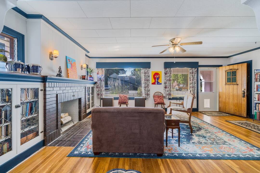 For_Sale_124_W_2nd_St_Florence_CO_81226_Living_Room.jpg