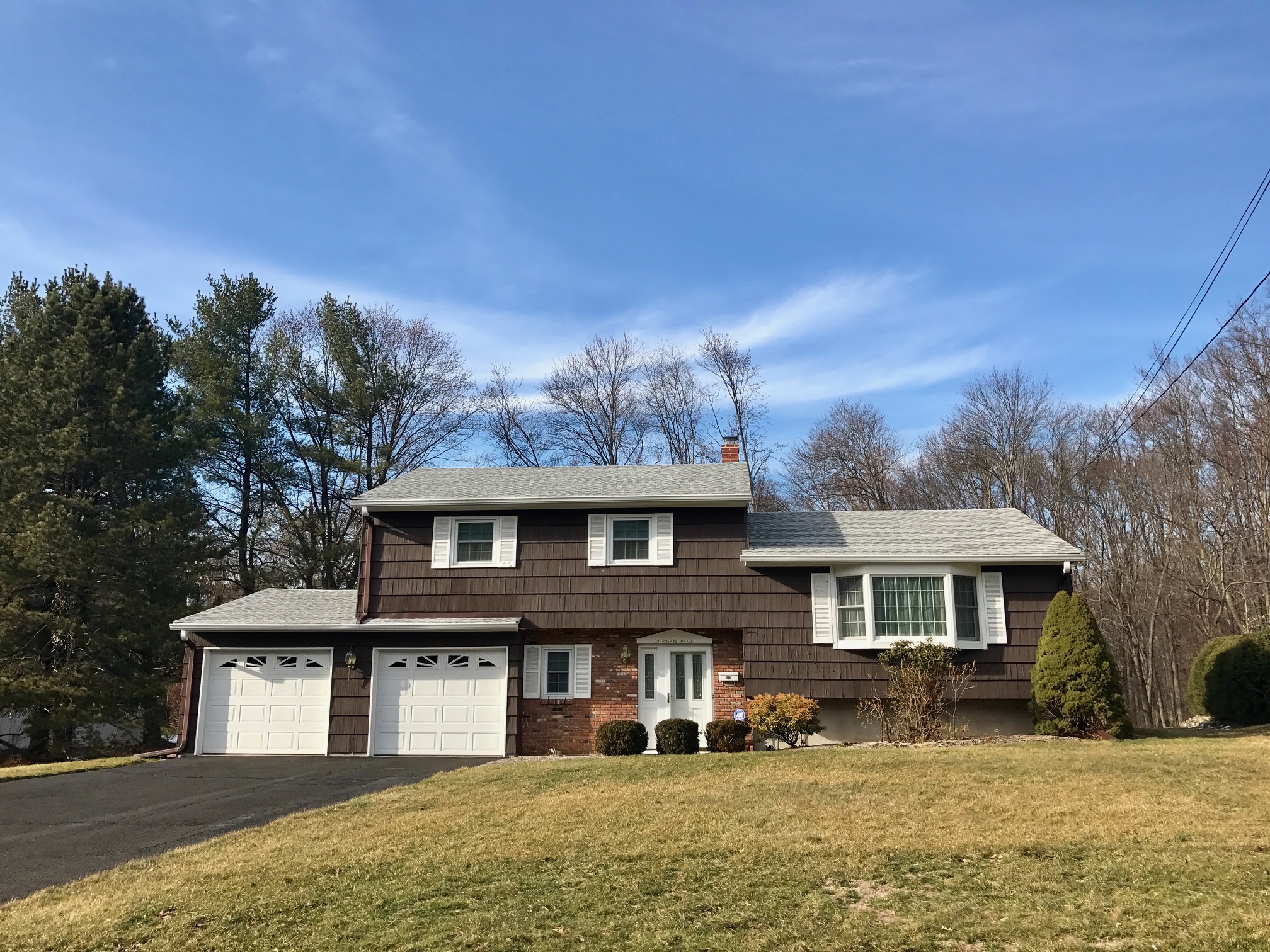 Meticulously Maintained Waldwick Split at 24 Rustic Dr