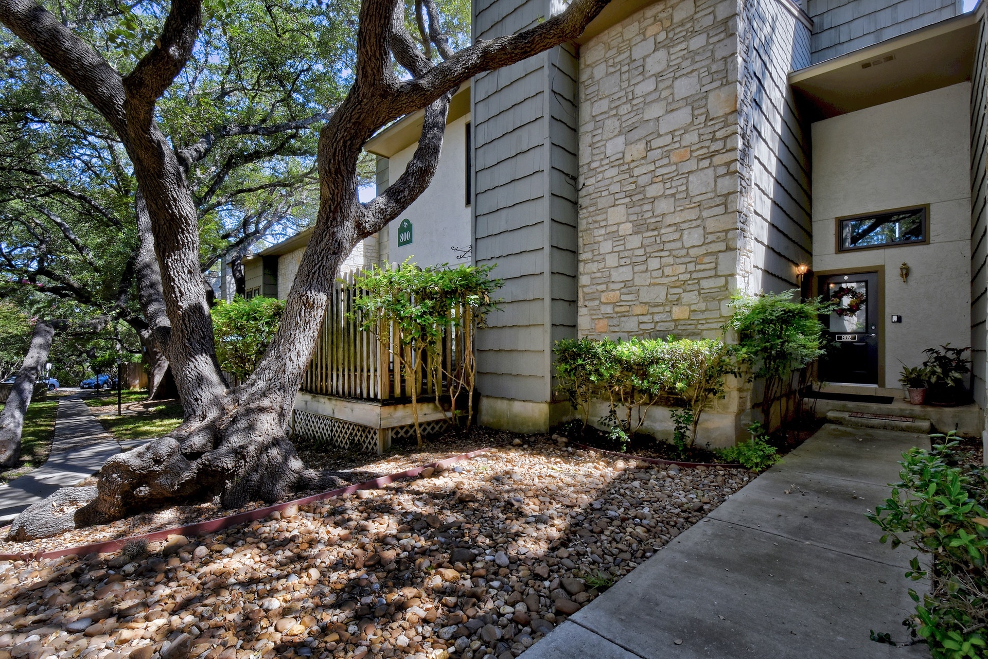 Amazing condo in Churchill Estates Blvd!