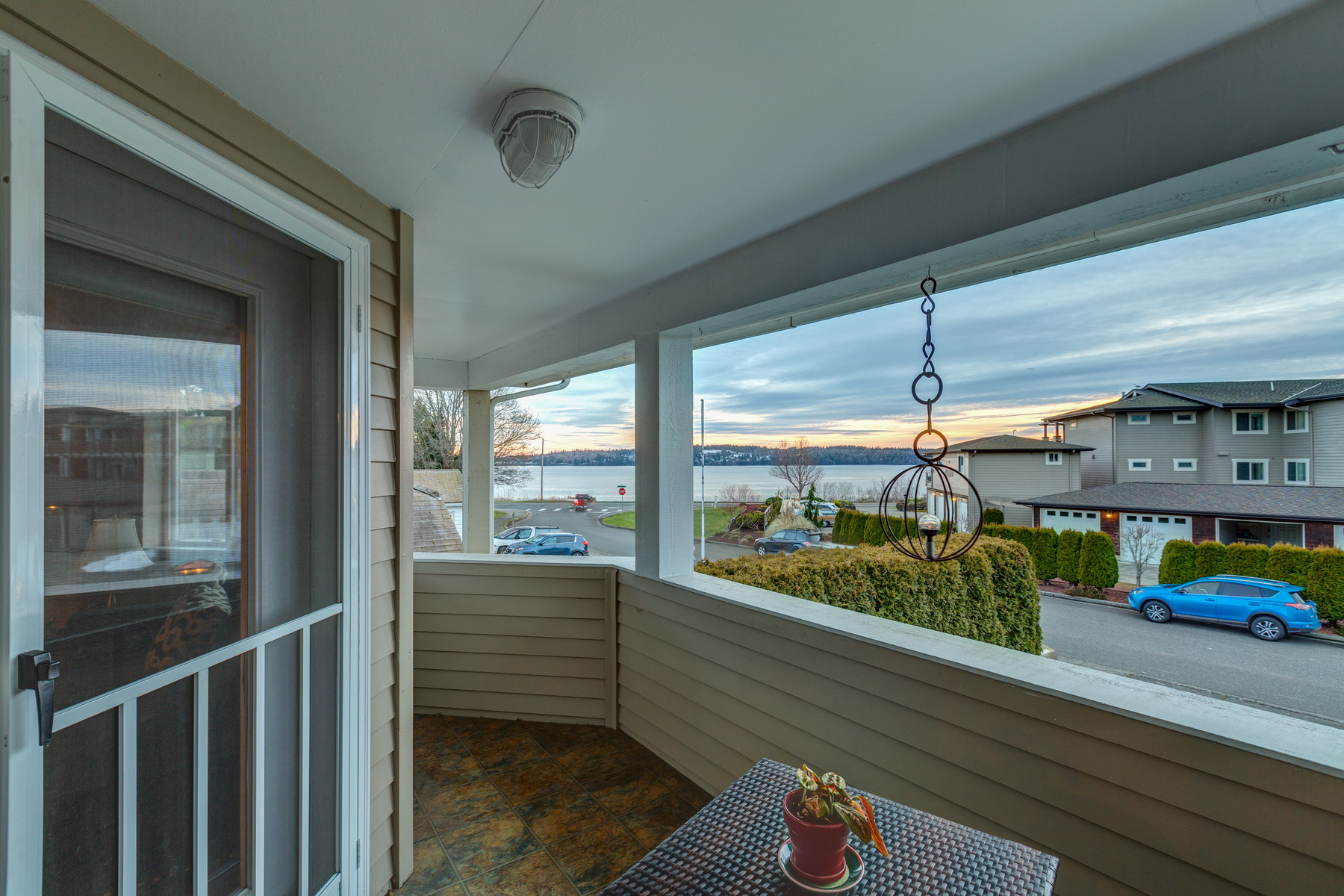 Immaculate Condo in Blaine!