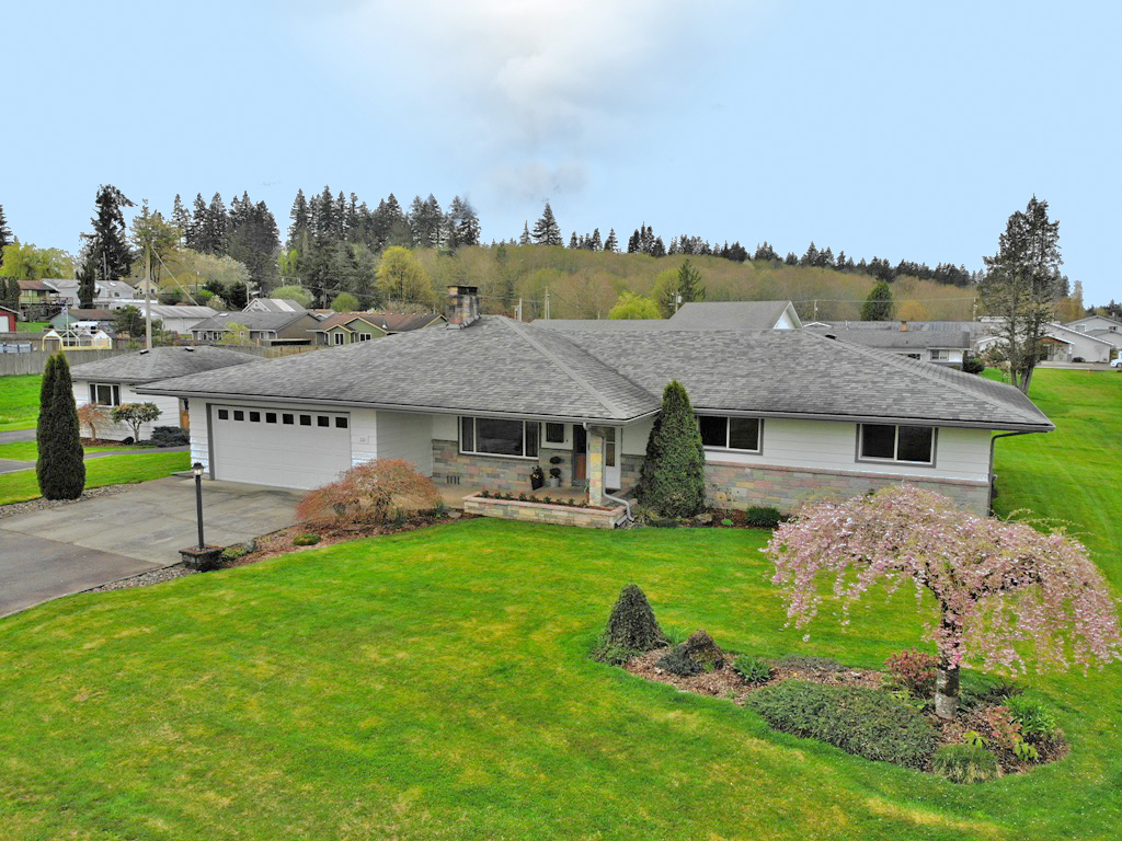 NEW to McCleary WA, Charming Rambler & ADU on 1/2 Acre!