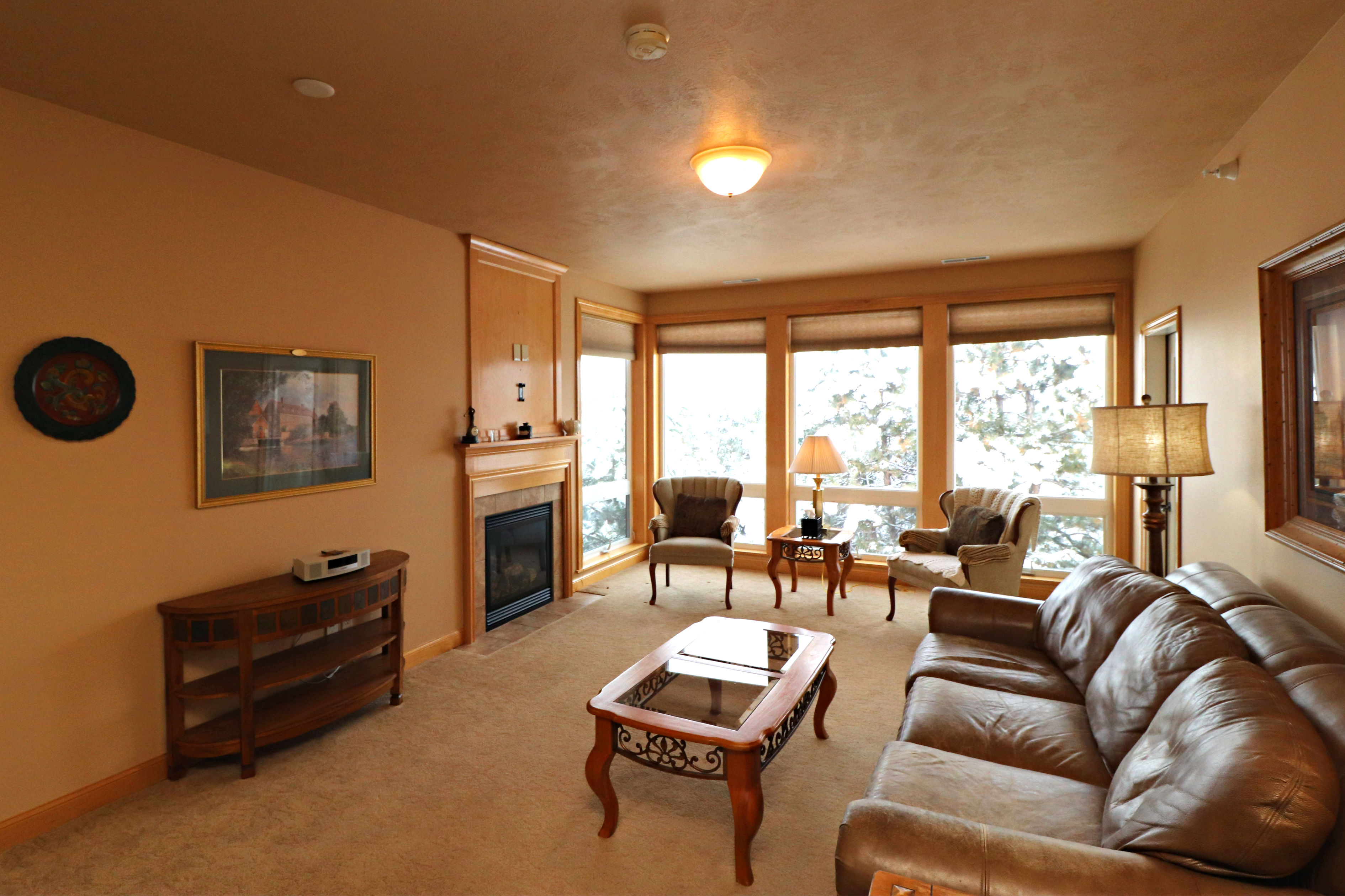 Condo FOR SALE near Arrowhead Golf Course!