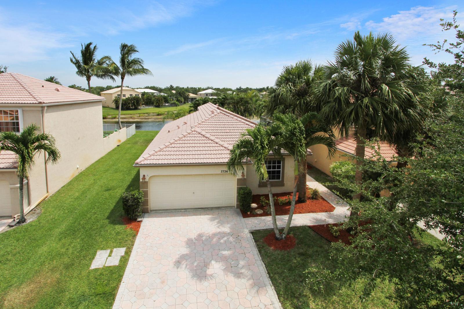 Wonderful lakefront home in Smith Farm