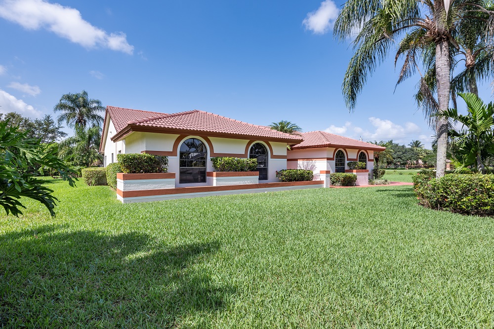 Large 5/3 Whispering Pines Pool Home FOR SALE in Davie
