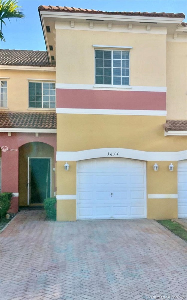 A 3/2.5 Bella Vista Townhouse SOLD in Lauderdale Lakes