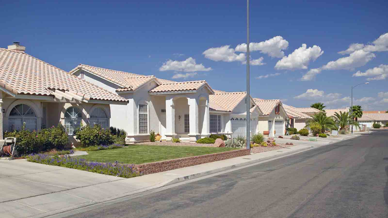 PROS & CONS OF LIVING IN MASTER PLANNED COMMUNITIES