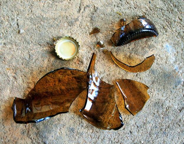 broken_glass_bottle.jpg