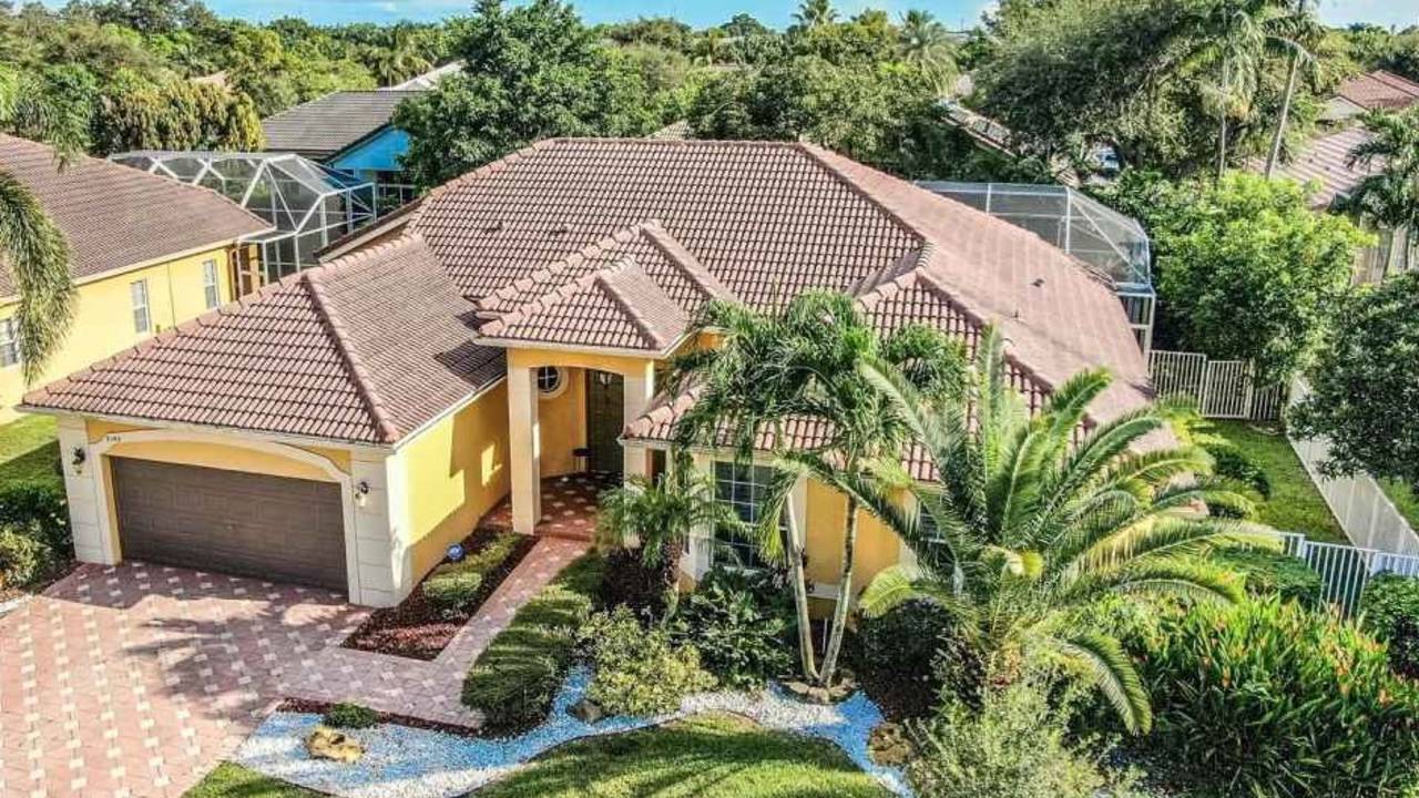 Rolling Hills Home For Sale In Davie Florida