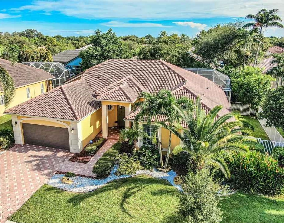 Rolling Hills Home For Sale In Davie Florida