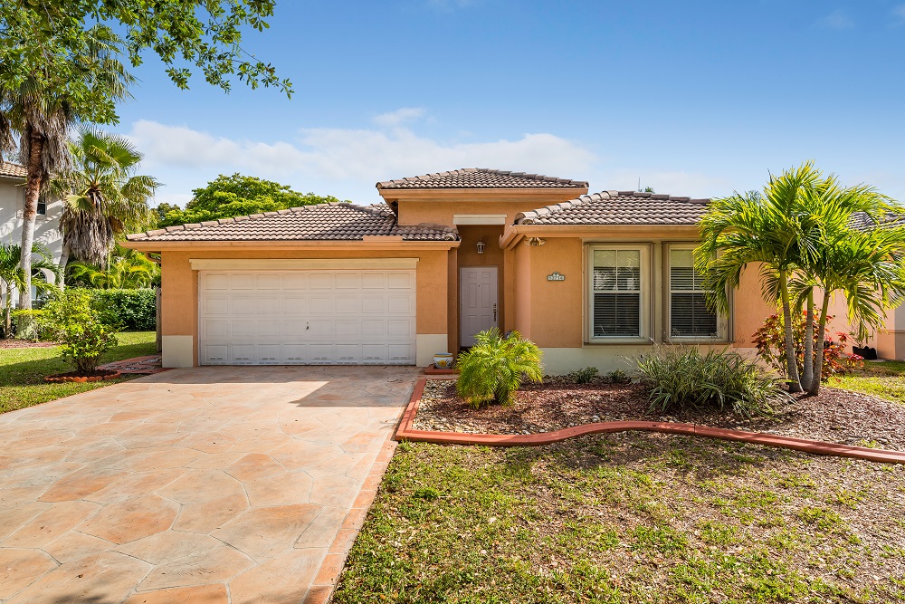 A Perfectly Maintained 3/2.5 Home SOLD in Davie