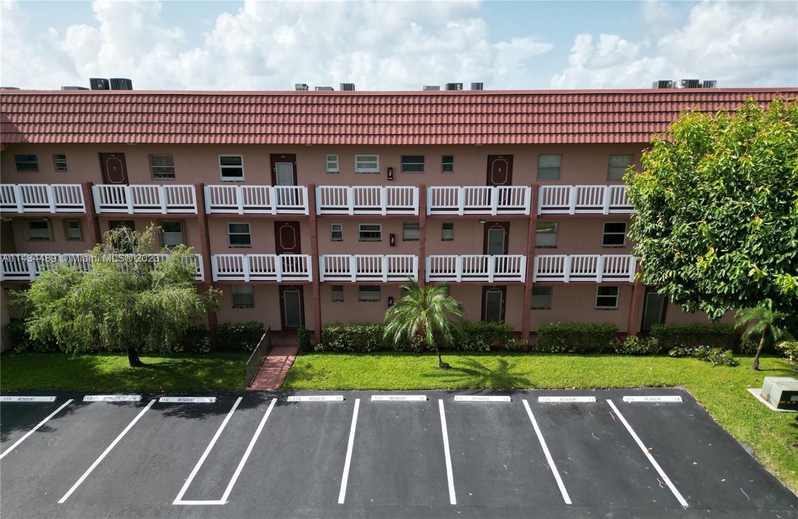 A 1 Bed/1 Bath Sunrise Lakes Condo SELL for 162,500
