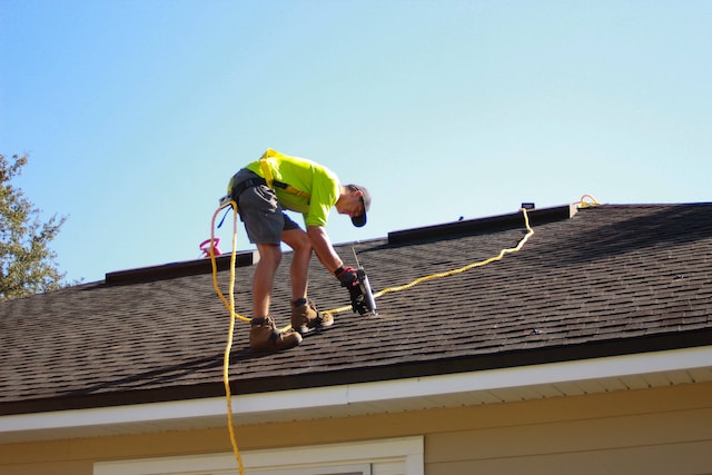 Roofing_Company_Ridgeline_Roofers_Offers_Tips_For_Choosing_a_Roofer.jpg