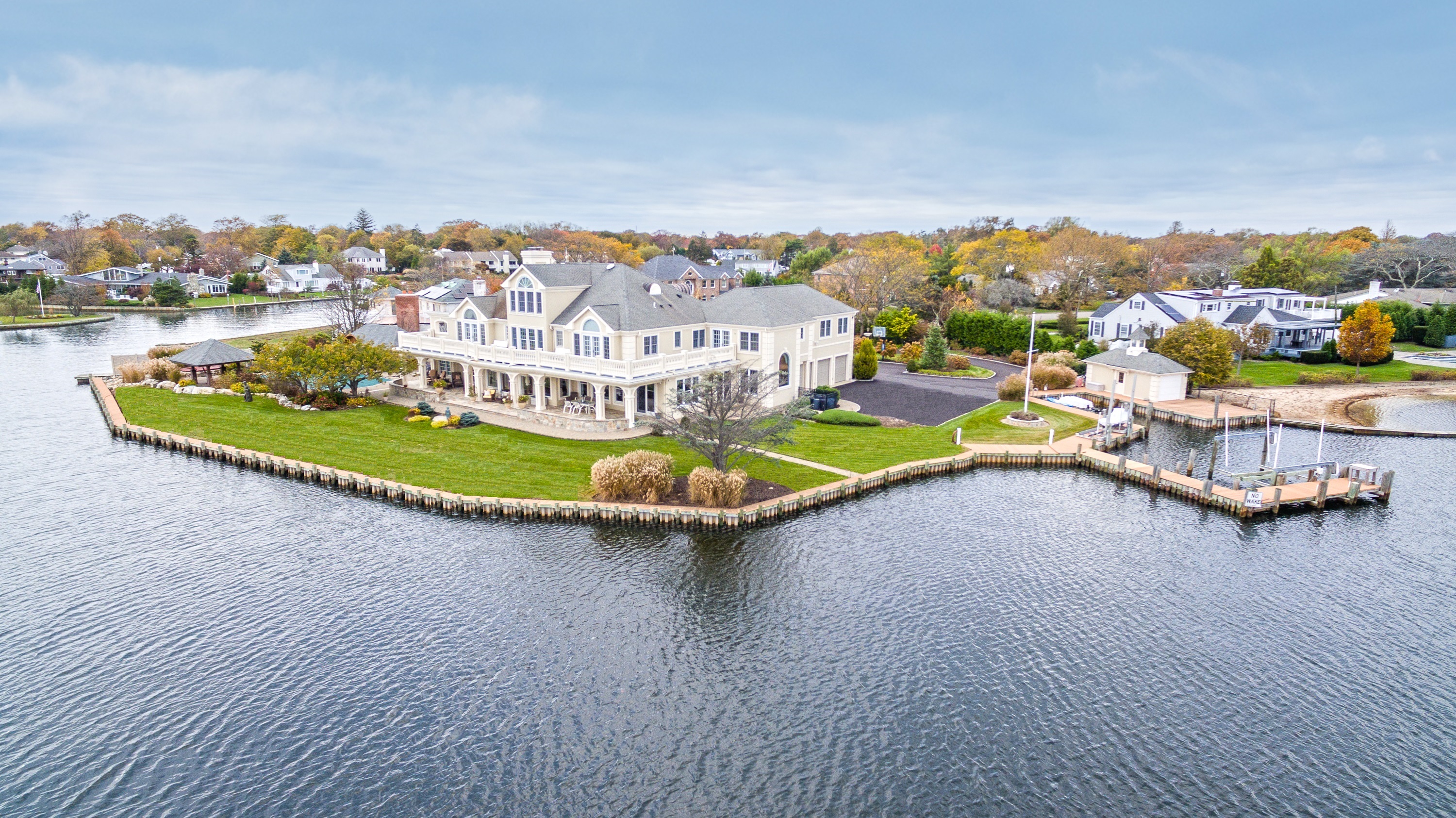 The 5 Biggest Homes on Long Island Call Me to See 1 o