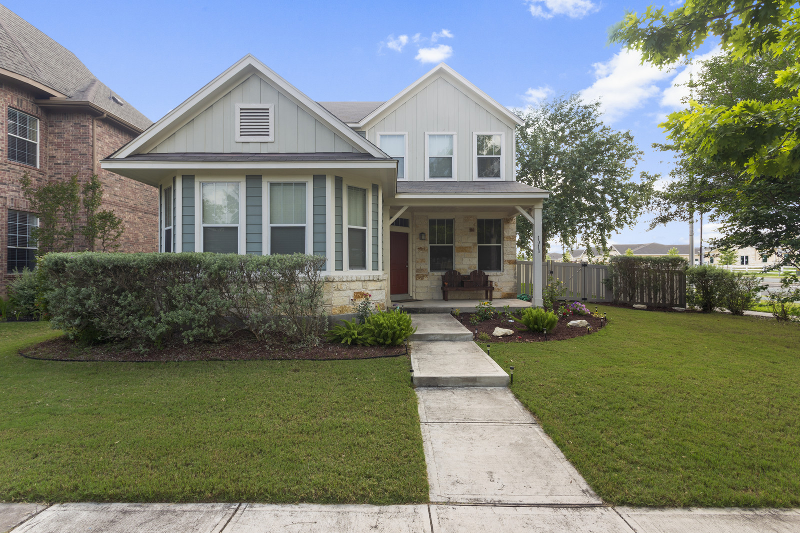 4 Bed home in Plum Creek!