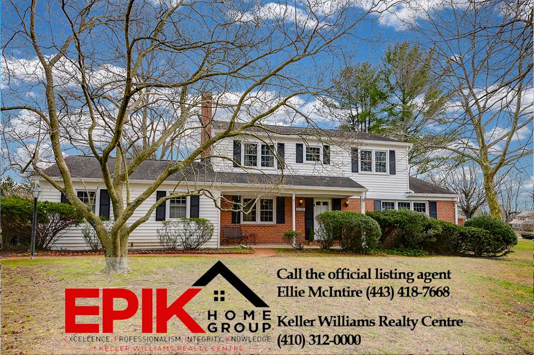 Updated Colonial has GREAT Back Yard!