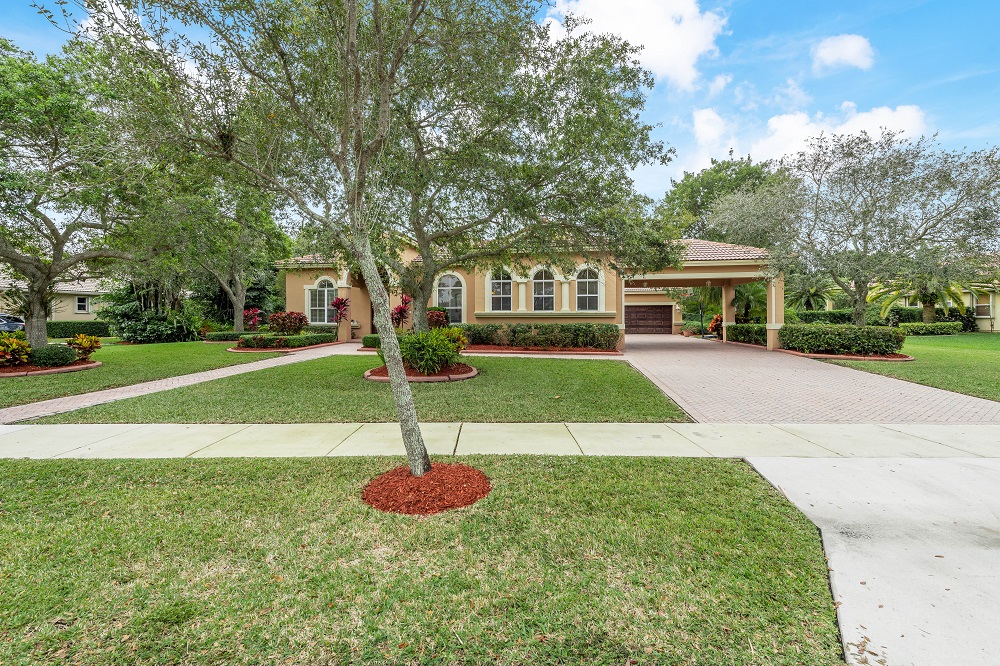 A Stunning 5/4 Saddlebrook Pool Home SOLD in Davie