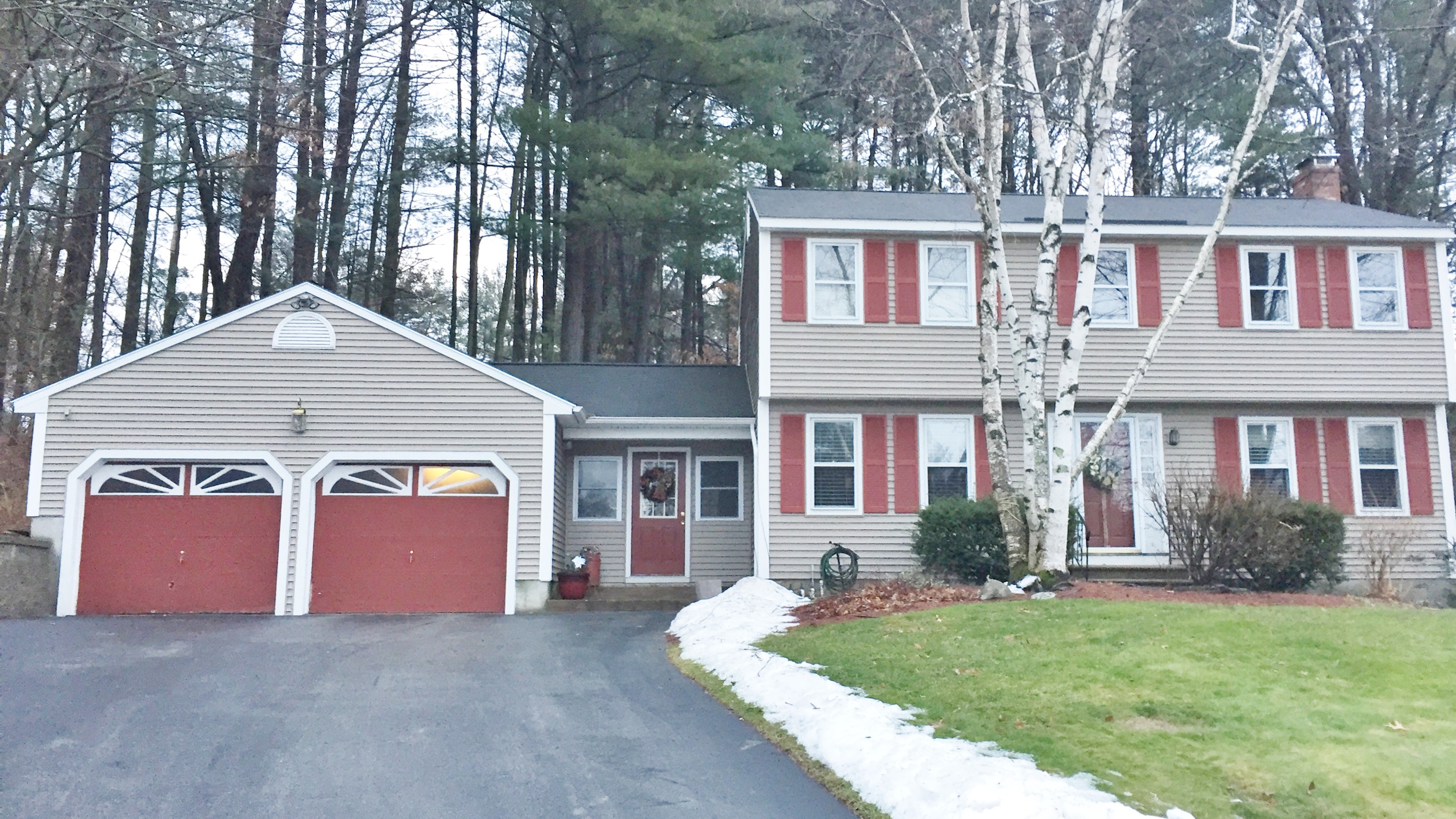 Price REDUCTION Nashua, NH 4 Bedroom Colonial, First Fl