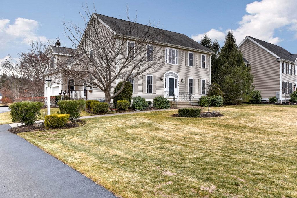 145 Riverside Dr, Wrentham, MA 02093