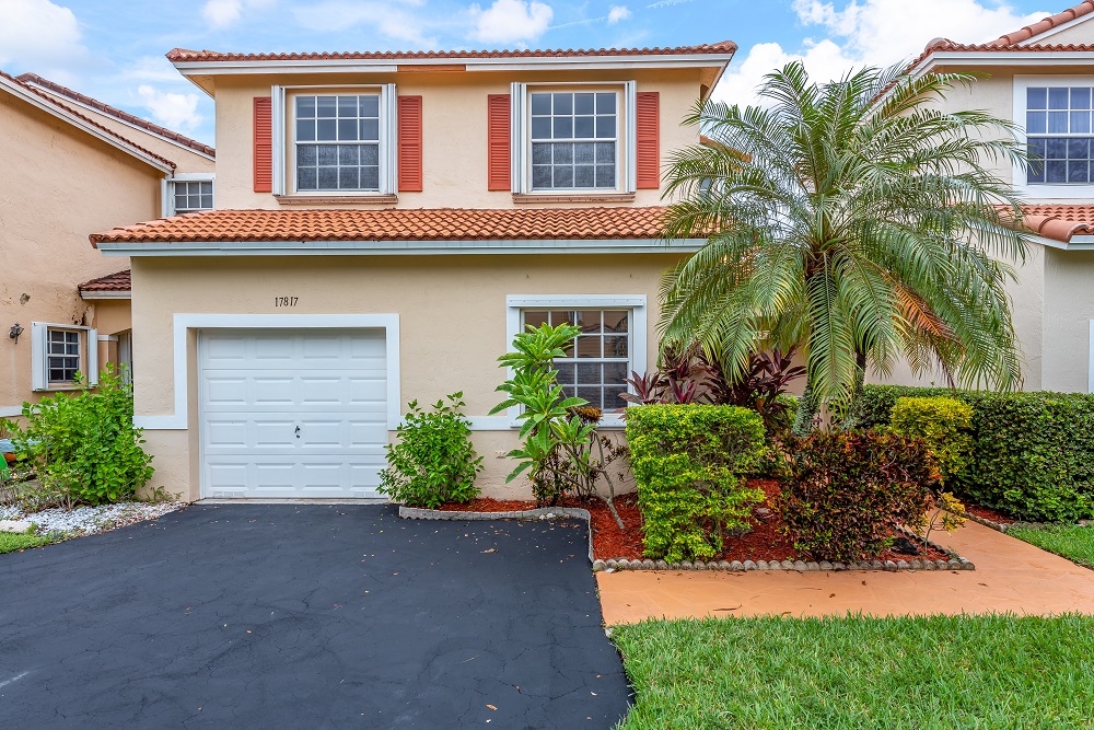 A 3/2.5 Silver Lakes Townhome FOR SALE in Pembroke Pine