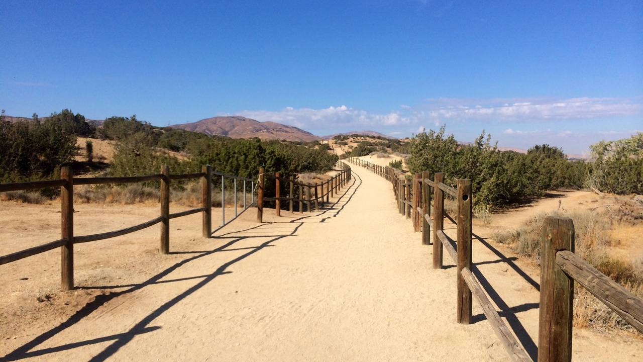 Daniel_A_Mahoney_Trailhead_city_of_palmdale_walking_trail.jpg