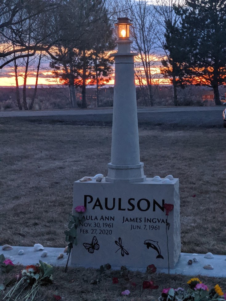 Paulson_Memorial_at_dusk.jpg