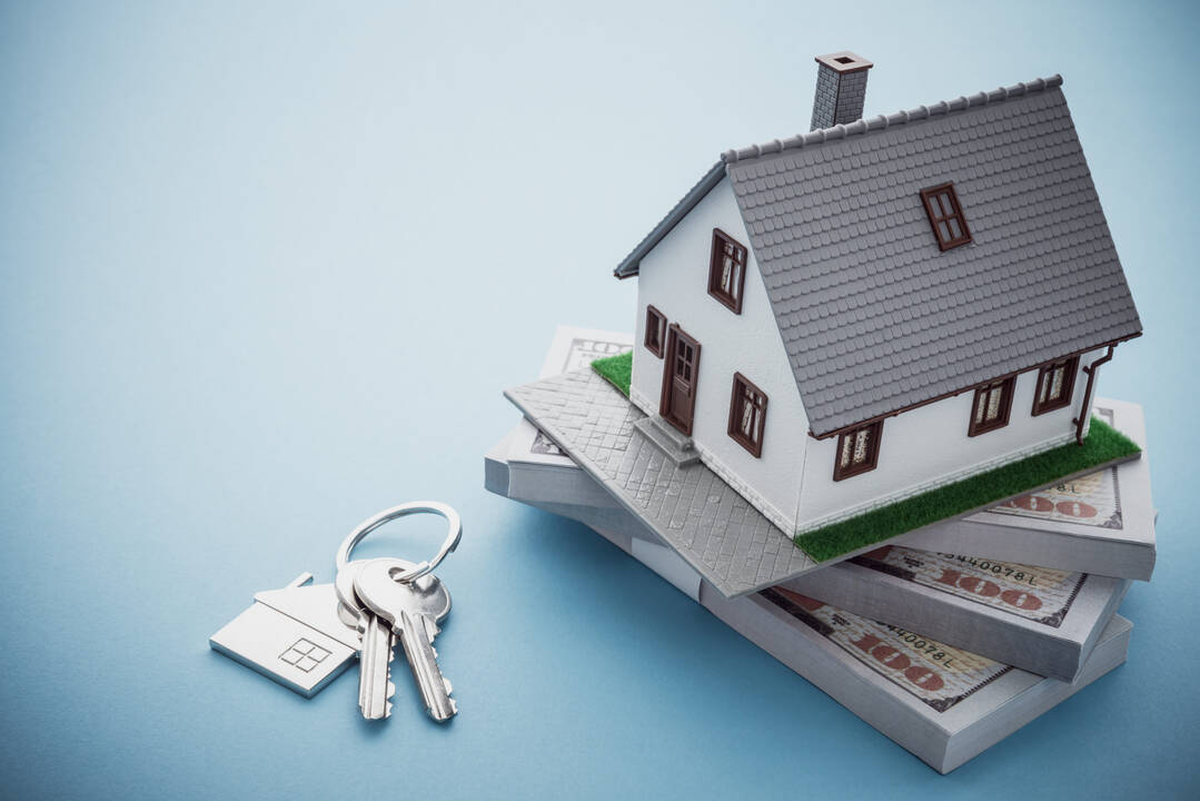 Home-with-Money-and-Keys-AdobeStock_334660578-scaled.jpeg