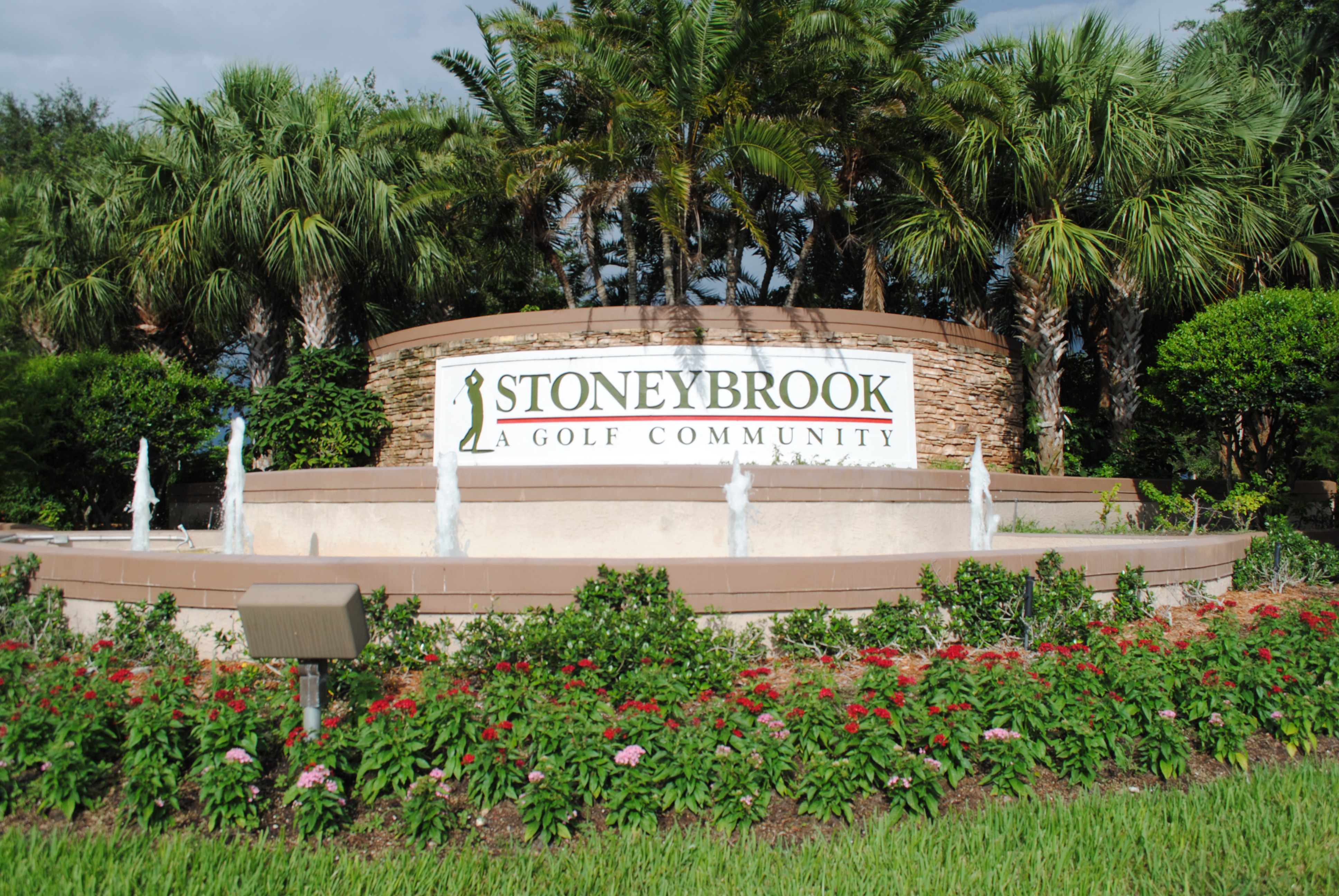 Stoneybrook_Estero_entrance.jpg
