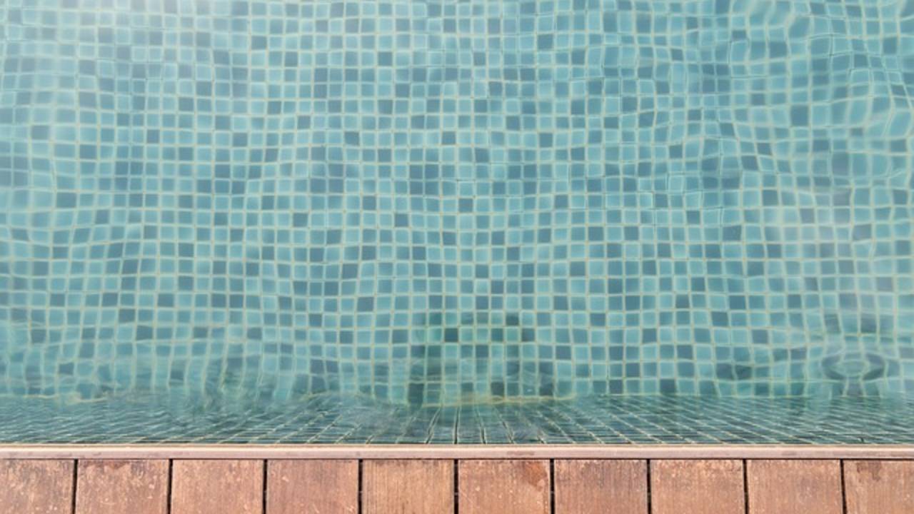 Cleaning Pool Tile with Baking Soda