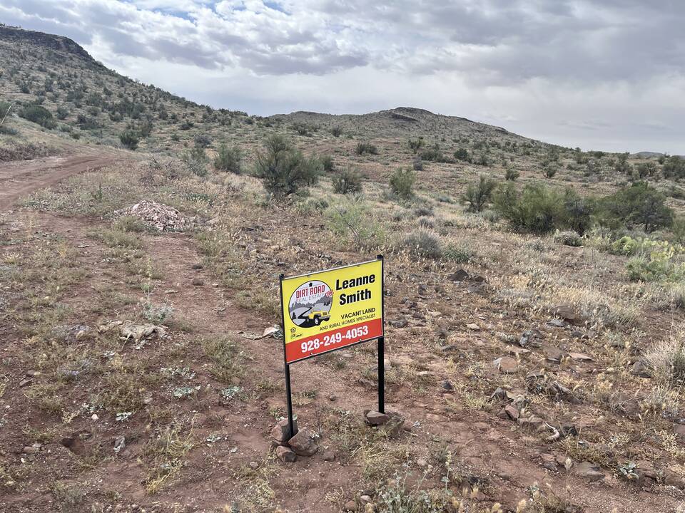 Prop.Sign.Outlaw.Canyon.JPG