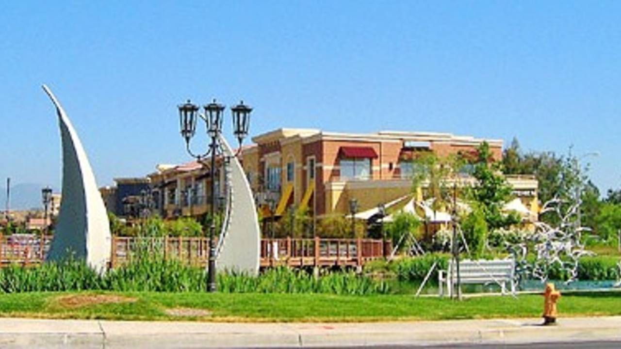 valencia_bridgeport_shopping_center.jpg