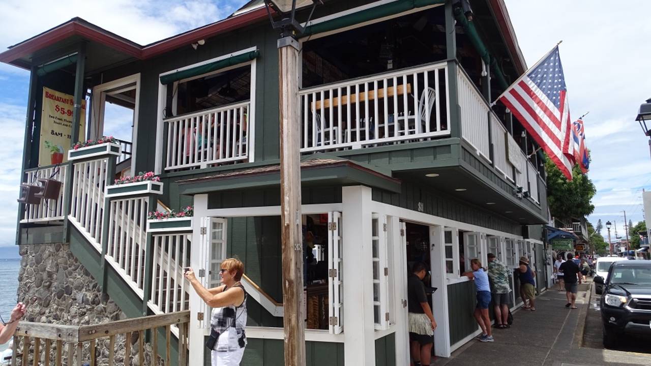 Cheese_Burger_in_Paradise_Maui_Hawaii_2.jpg