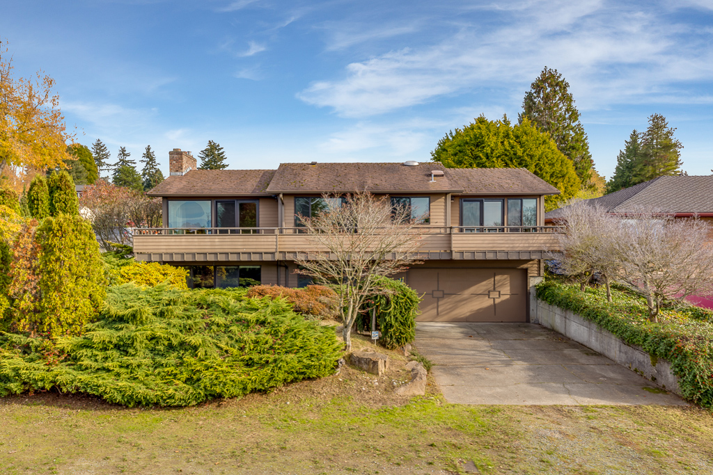 Home in Desirable Broadview Neighborhood