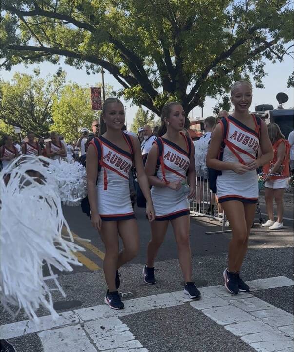 cheerleaders_auburn_university_2.jpg