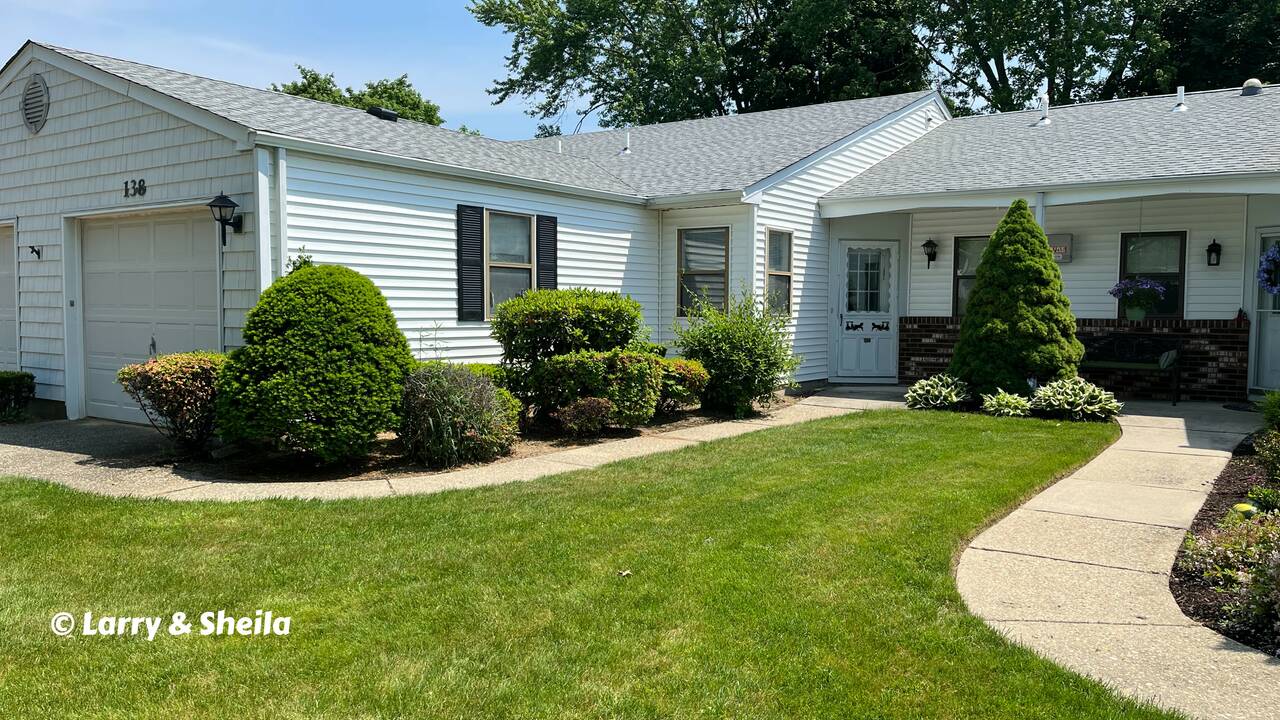 138_Knolls_front_ls.jpg