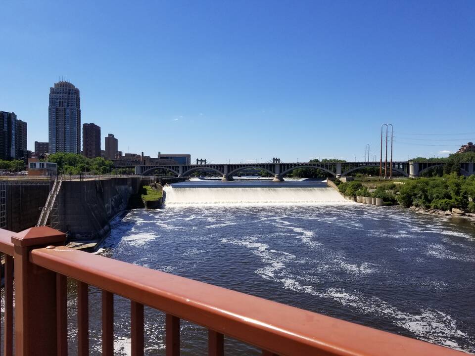 St_Anthony_falls_from_the_stone_Arch_bridge.jpg
