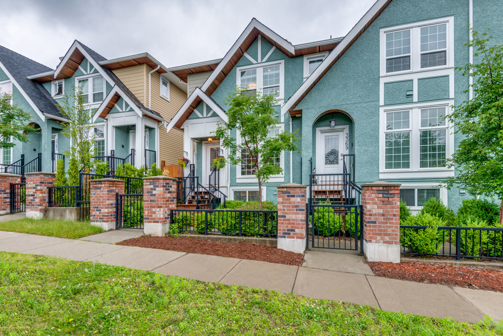 4 BEDROOM ROW HOUSE in Burke Mountain ZERO STRATA FEE