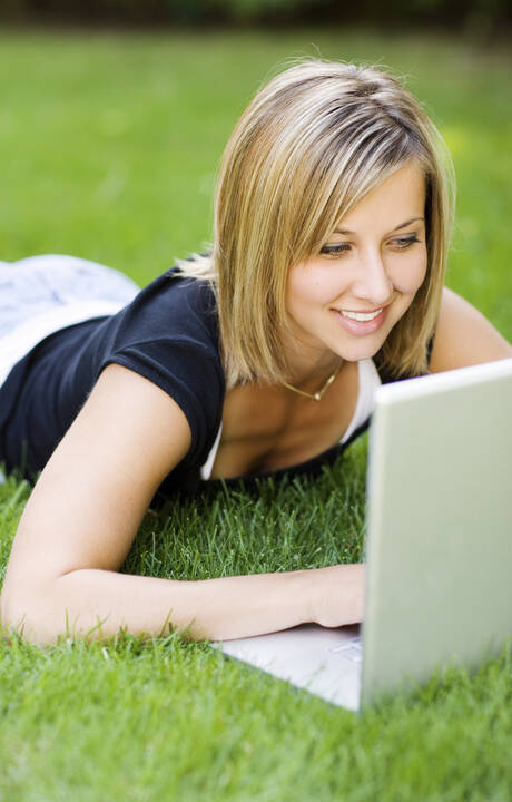 woman_with_laptop_computer.jpg