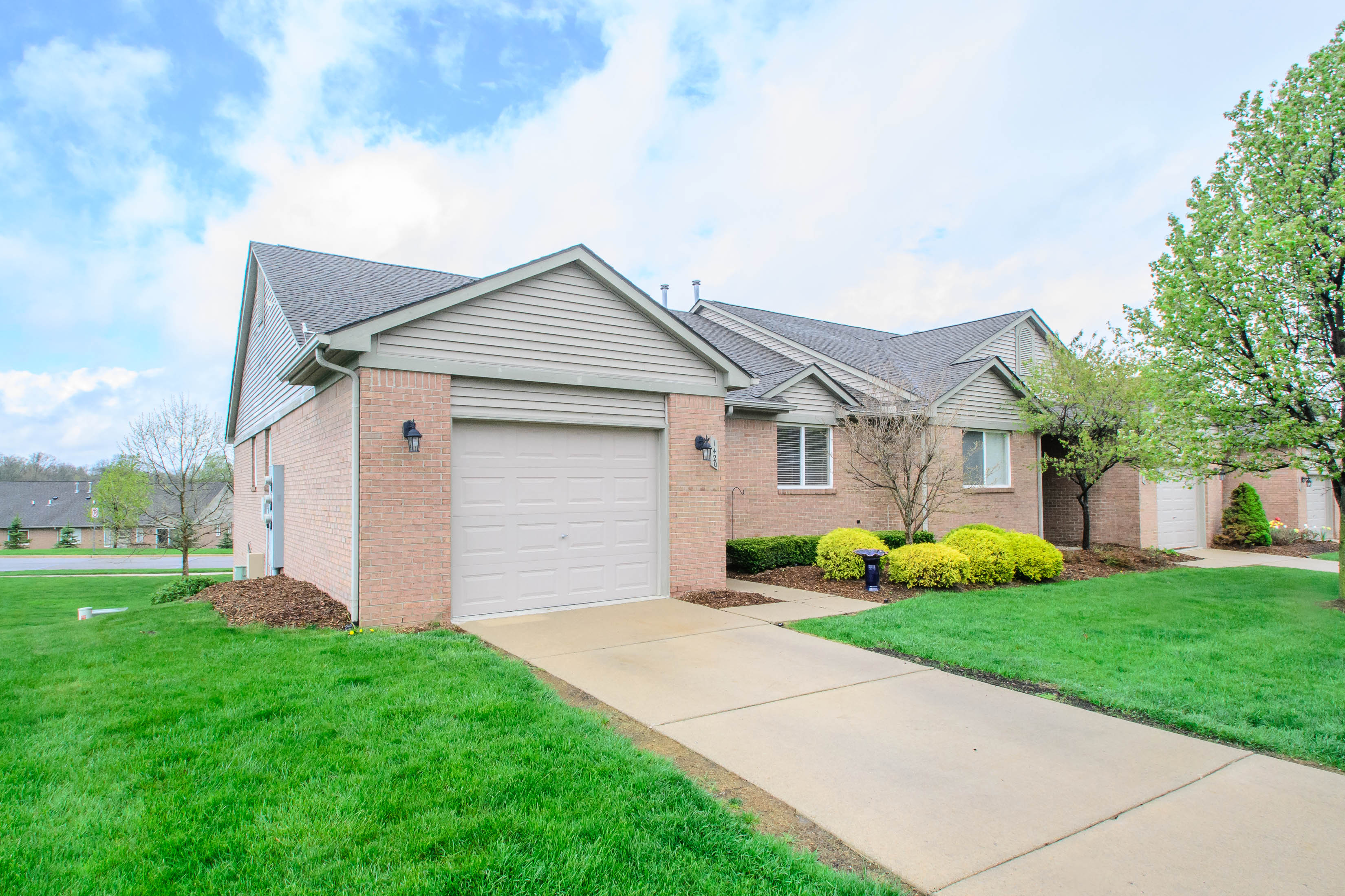 Chelsea, MI Condo Entertainer's Delight