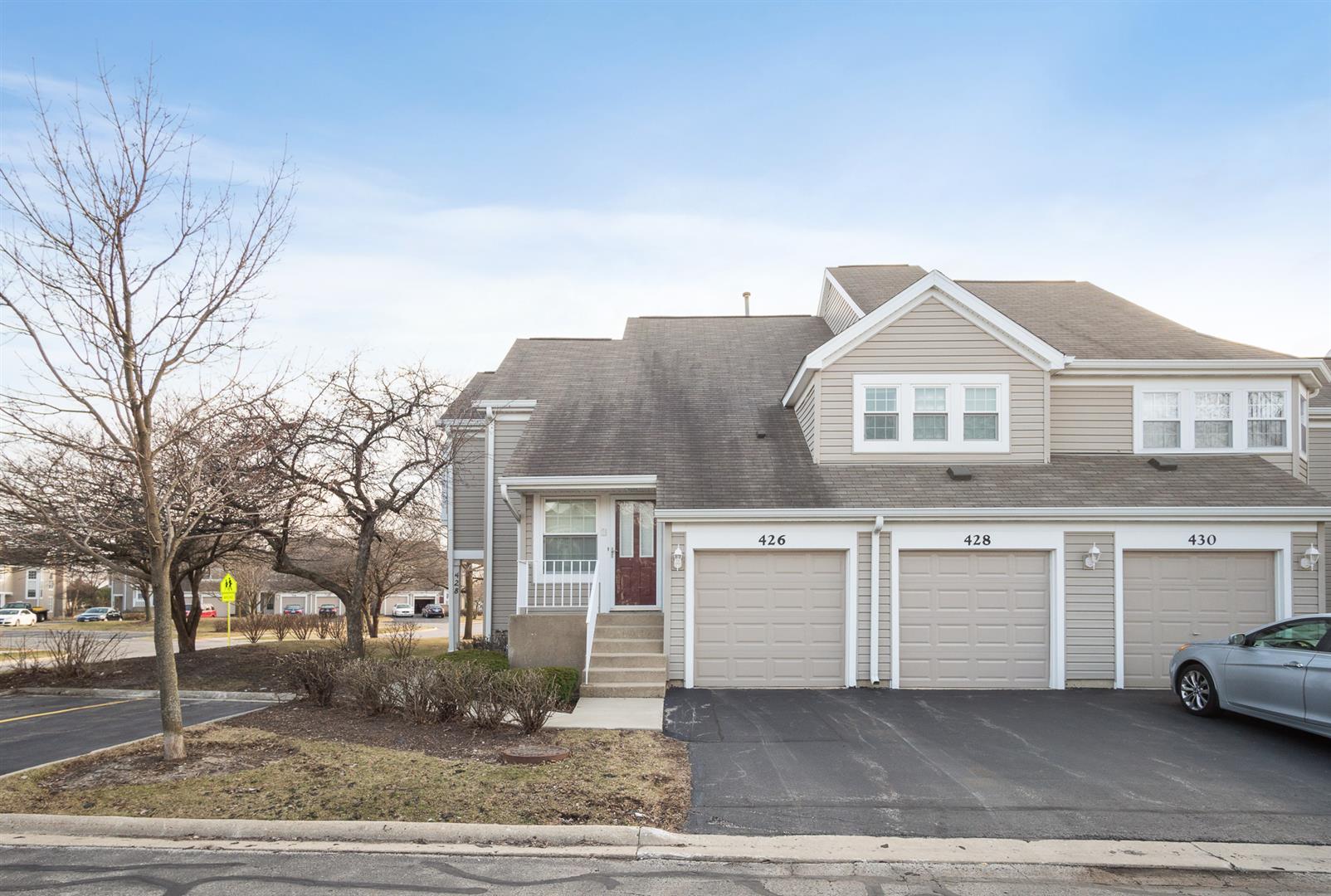Ranch Condo in Steeplechase of Carol Stream