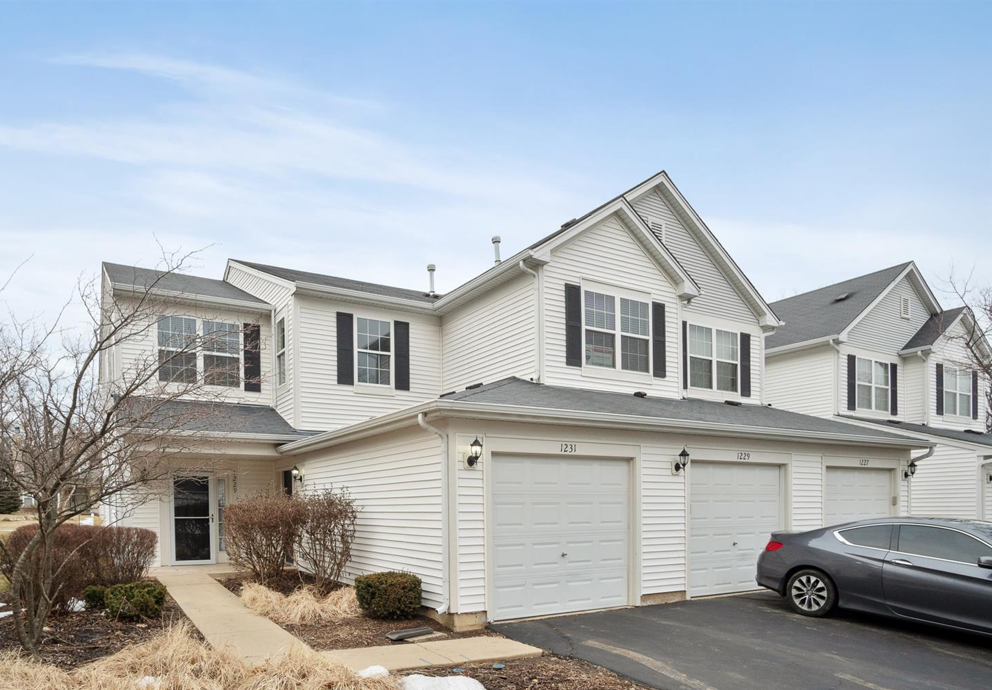 End Unit For Sale in Aragon of Carpentersville