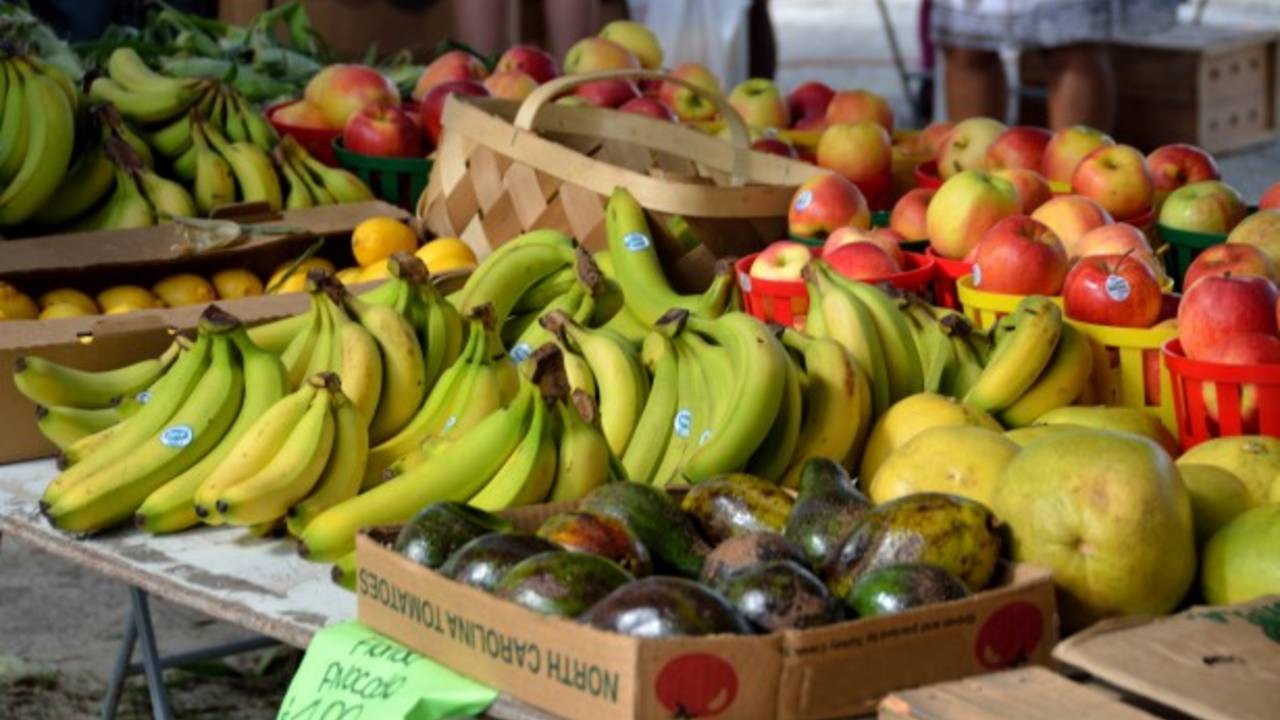 fruits-and-vegetables-for-sale-1412598803c8F.jpg