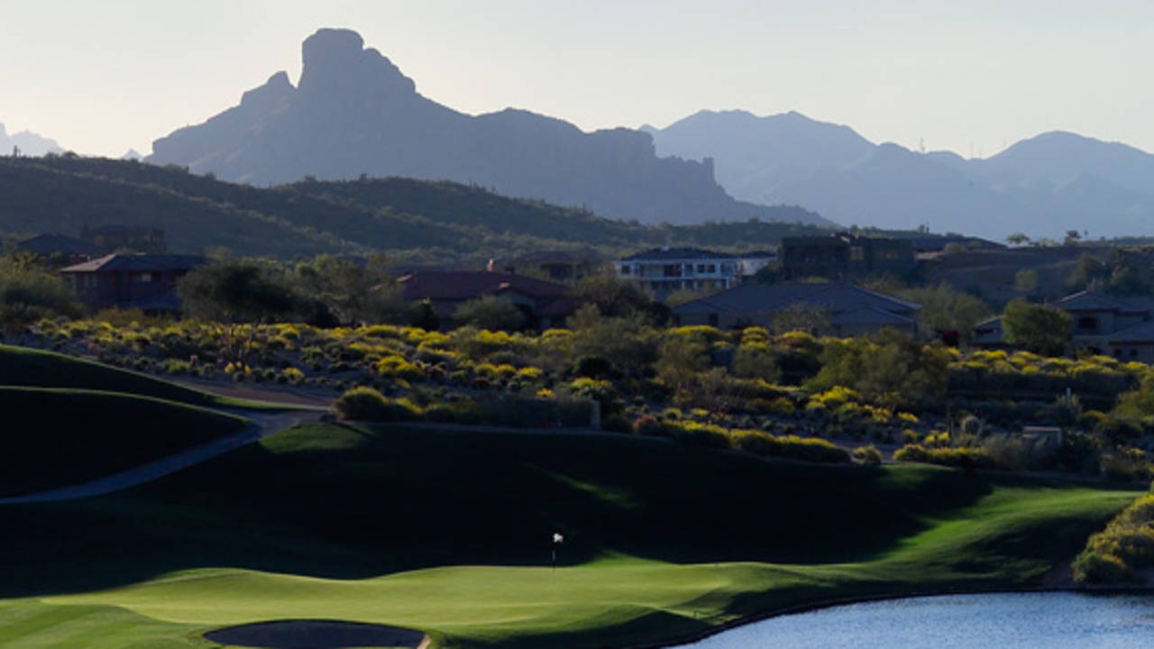 Fountain_Hills_golf_course_Red_Mtn_panorama.jpg