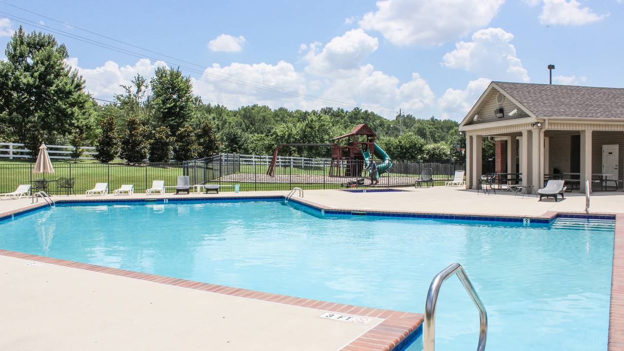 Heritage_Station_Pool_Madison_AL_sm.jpg