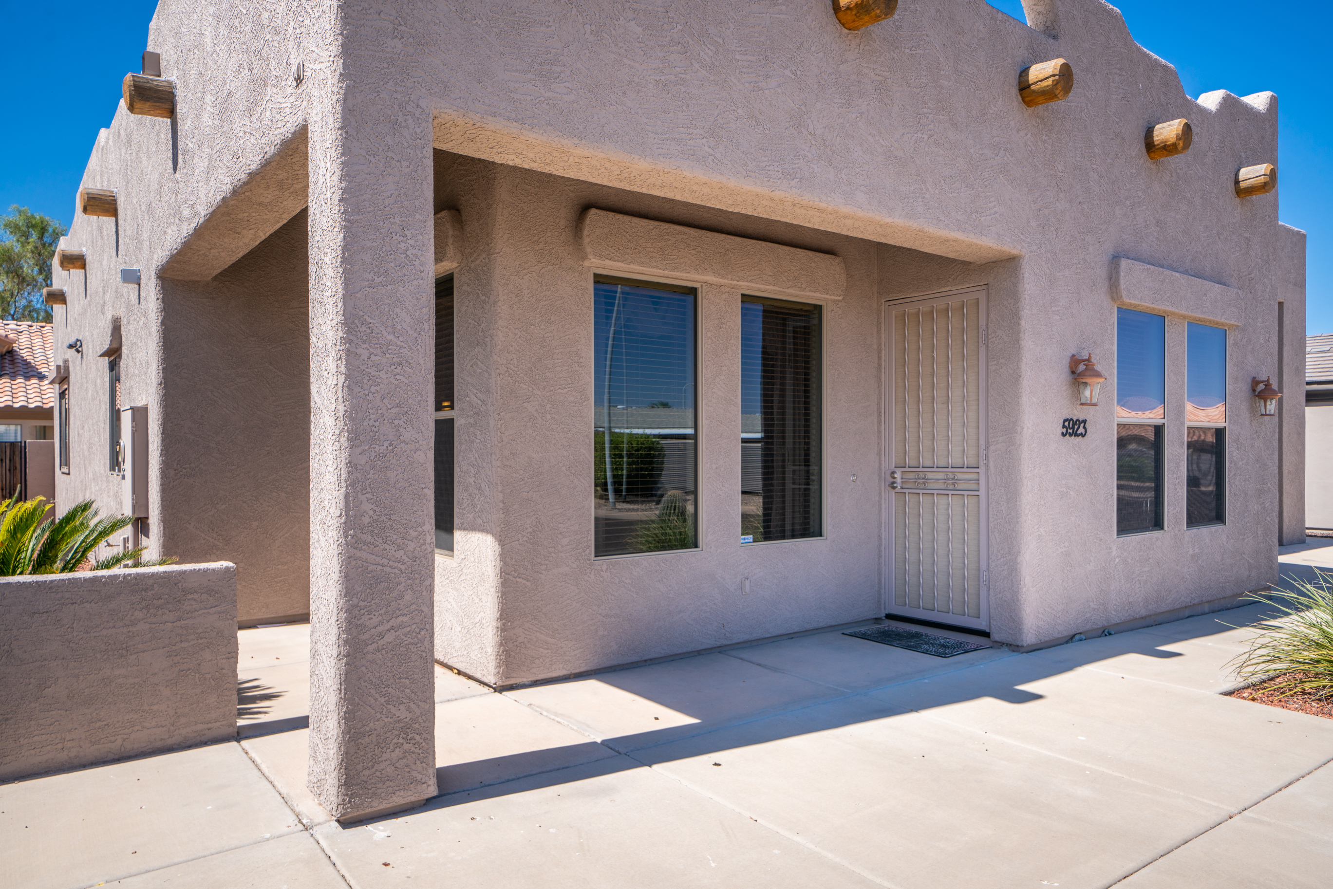 This 2 Bed 2 Bath Apache Wells Home Is Now Pending!