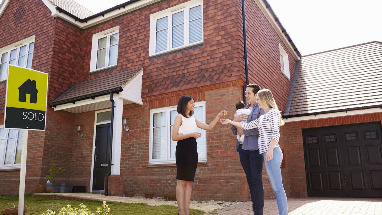 What-is-a-Realtor-5838f7783df78c6f6a5323a0.jpg