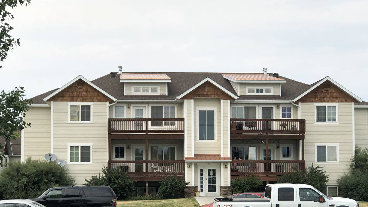 Front_of_condo_unit.jpg