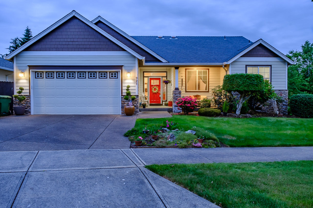 921 Pioneer Dr Silverton, OR 97381