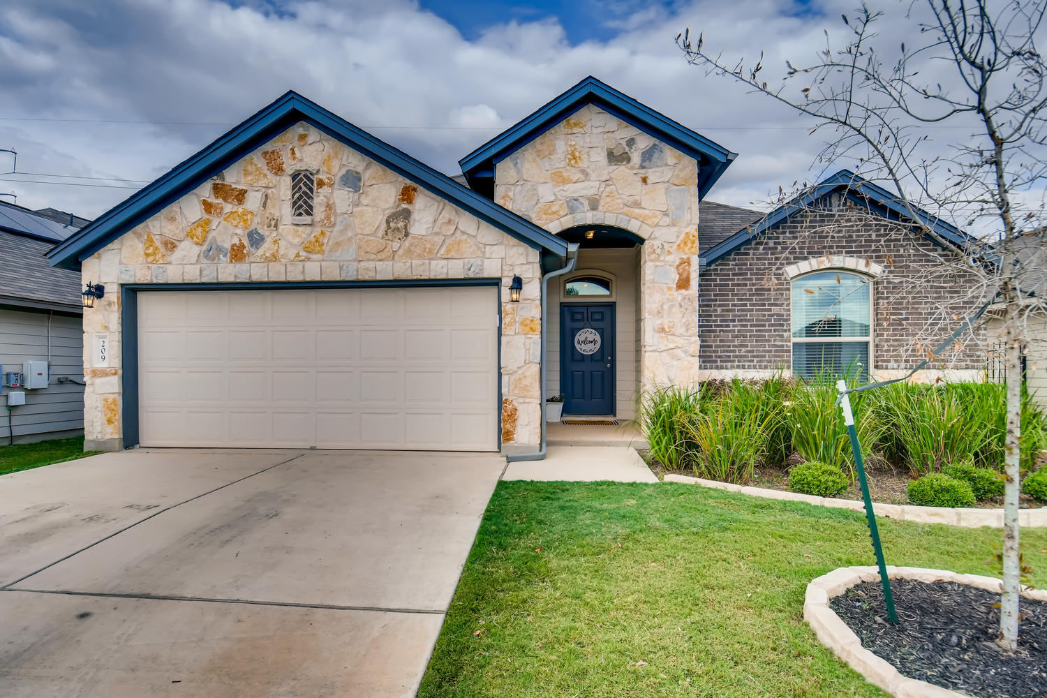Beautiful Leander home!